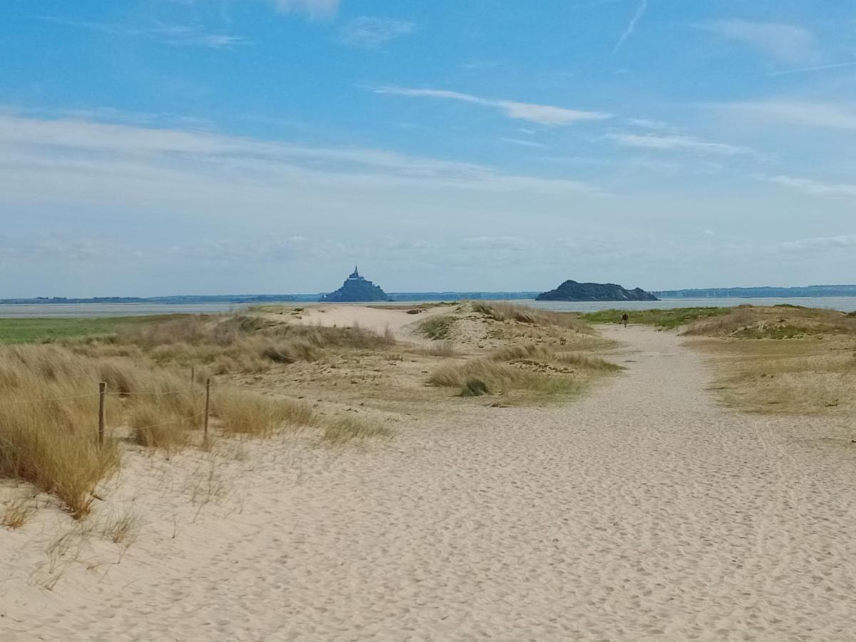 Gite Les Trefles Proche De La Plage En Baie Du Mont St Michel Carolles Eksteriør bilde