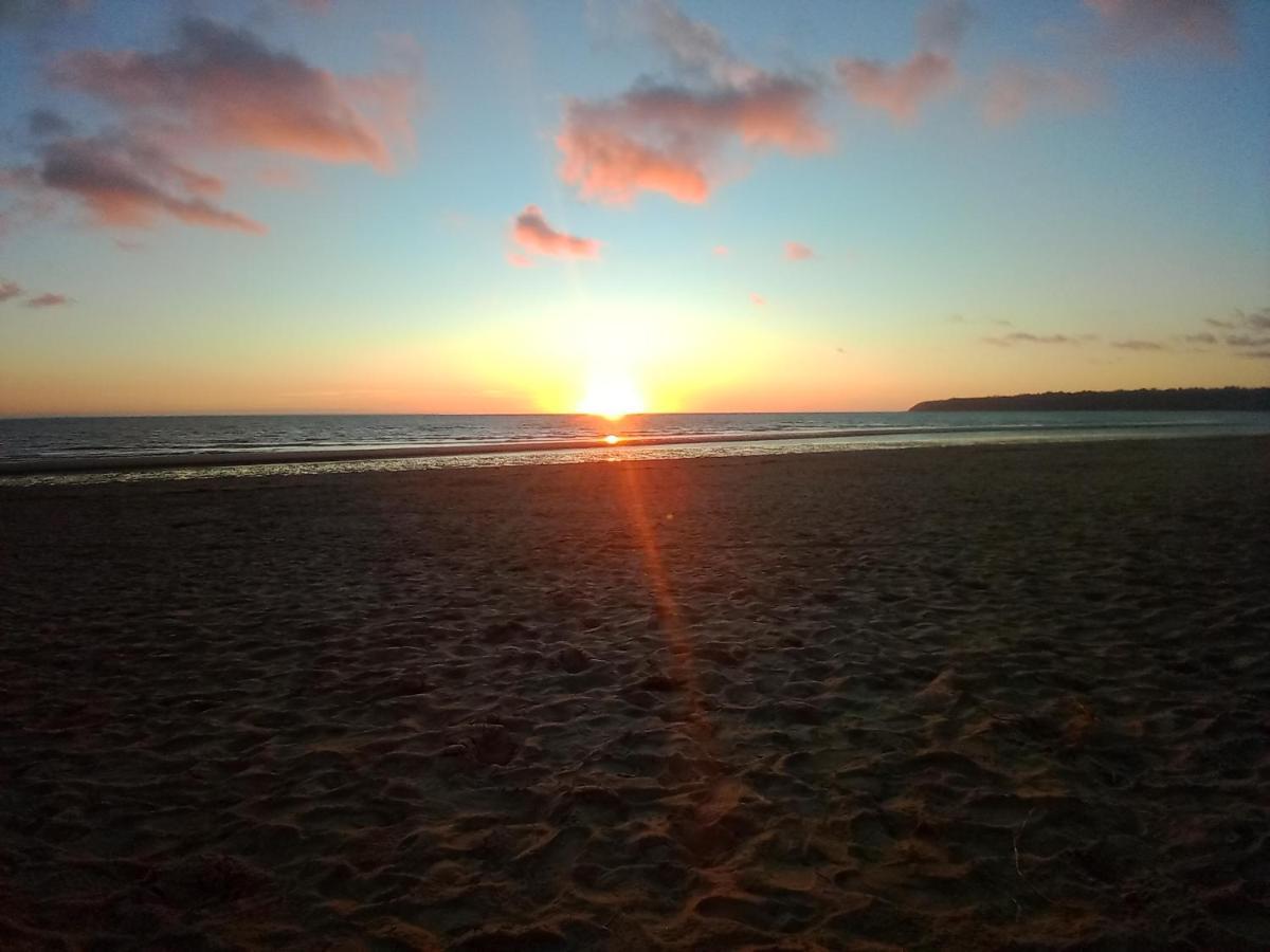 Gite Les Trefles Proche De La Plage En Baie Du Mont St Michel Carolles Eksteriør bilde